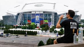 La FIFA hizo oficial que los aficionados que acudan a los estadios durante el Mundial 2026, lo podrán hacer con agua en mano, aunque con ciertas restricciones.