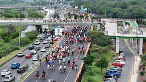Tráfico por cabalgata en Monterrey.