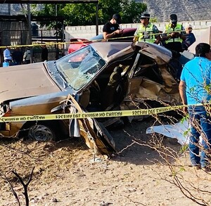 Carro destruido tras choque