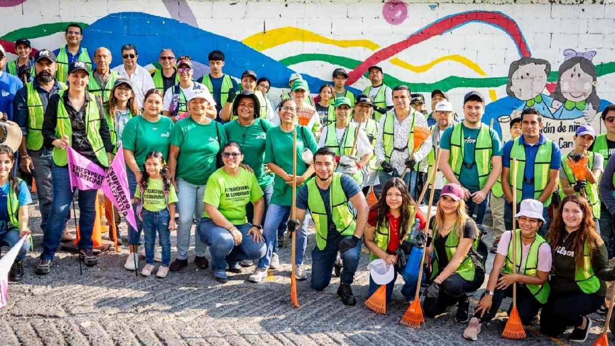 Colaboradores de Grupo GP en festejos por aniversario