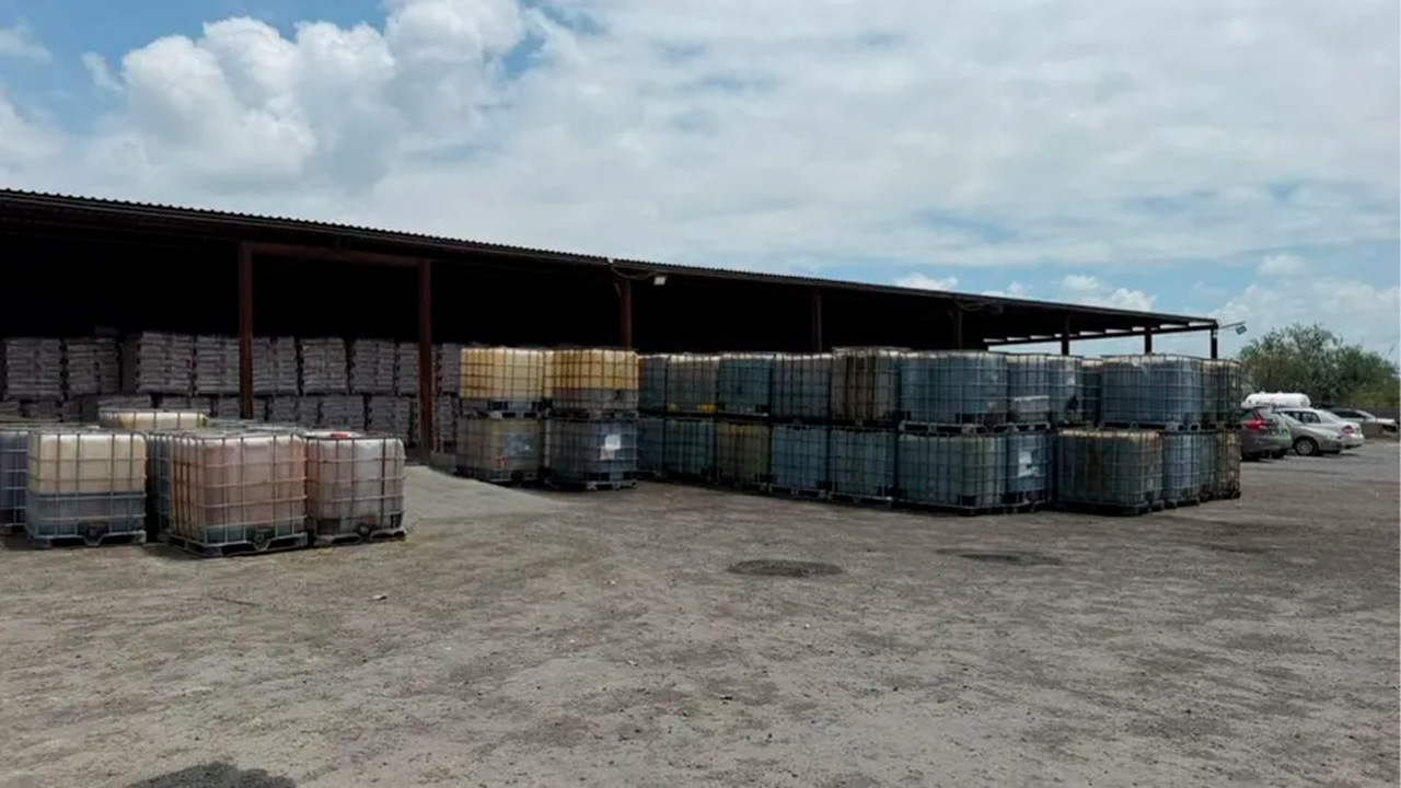 La FGR aseguró más de un millón de litros de hidrocarburo y desmanteló un centro de acopio en Apodaca, Nuevo León.