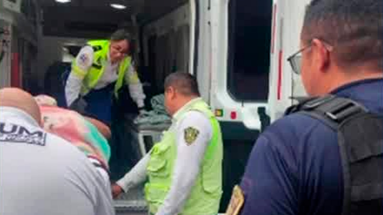 Elementos de la SSC auxiliaron a una mujer de 30 años que entró en labor de parto en la alcaldía Gustavo A. Madero.