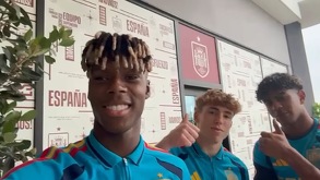 lamine yamal, nico williams y víctor muñoz jugadores de la selección de españa