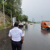 Policía vial vigilando carreteras de Acapulco en Guerrero ante el paso de la tormenta tropical Boris.