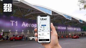 Telefono pide Uber en el AICM