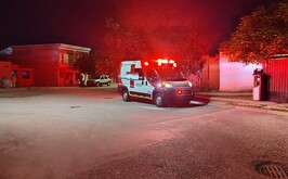 Paramédicos que atendieron a menores de edad que fueron agredidos por su padre en Torreón.
