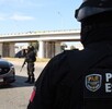 Policías estatales en filtro de seguridad en La Laguna.
