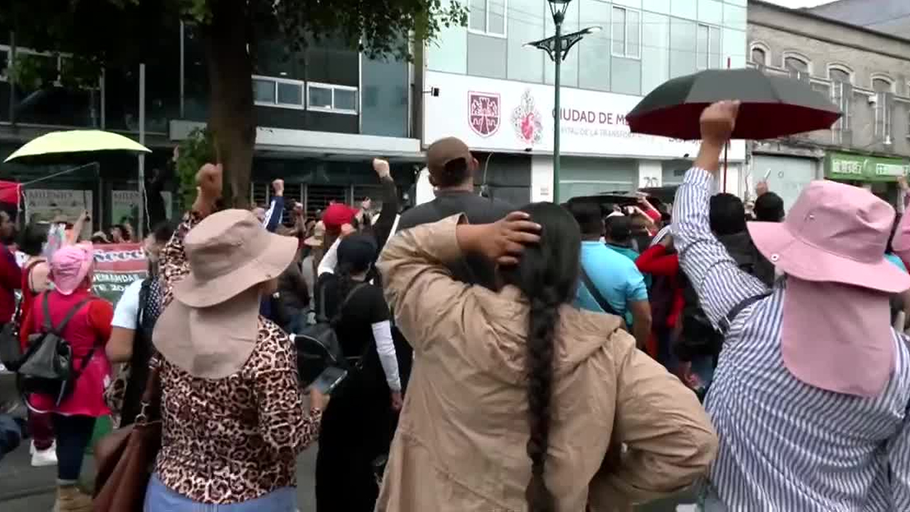 Integrantes de la CNTE cumplieron ocho días de movilizaciones en la CdMx. Los docentes mantienen la exigencia de una reunión con Claudia Sheinbaum.