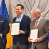 Autoridades estatales, municipales y del Consejo Regulador del Tequila durante la firma del convenio de colaboración para el impulso turístico de Valles.