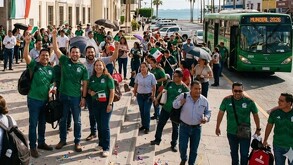 VARIAS PERSONAS CON PLAYERA DE MÉXICO, FOTO GENERADA CON IA