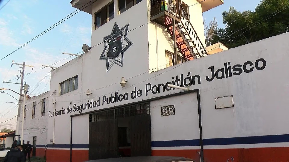 Vista del exterior de la Comisaría de Seguridad Pública de Ponctilán, Jalisco