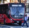 Metrobús circulando sobre la CdMx