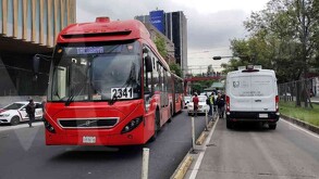 Muere mujer de la tercera edad arrollada por Metrobús de la Línea 2.