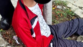 Adolescente víctima de acoso escolar.