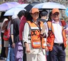 Personas salen a la calle durante sismos como parte de los protocolos de seguridad