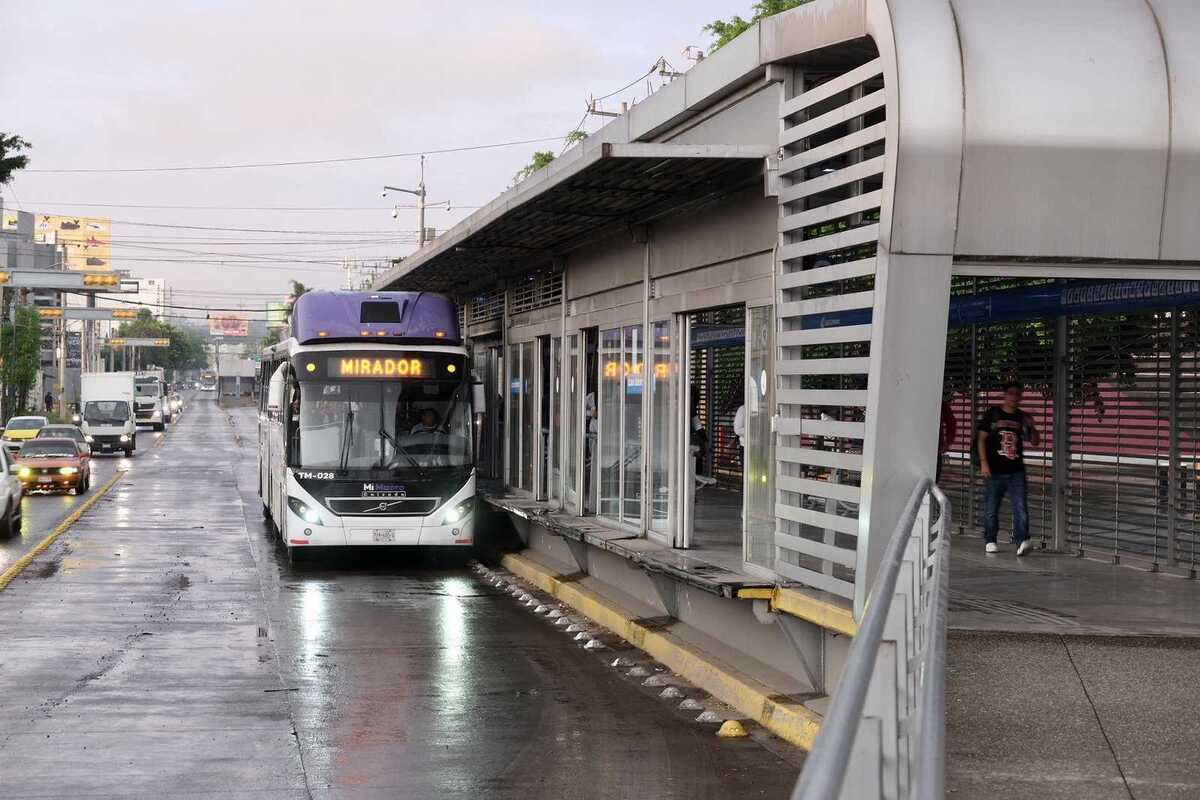 Una de las unidades de transporte público perteneciente a la línea de Mi Macro Calzada