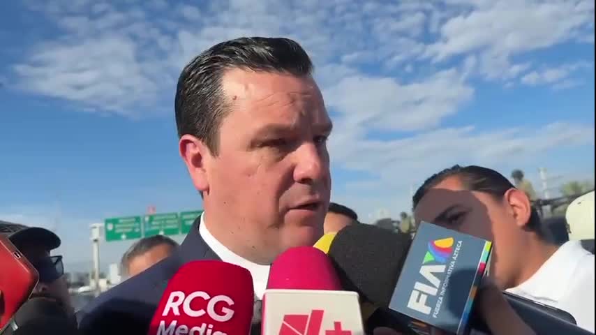 Una pareja fue capturada durante la madrugada de este martes mientras trasladaban el cuerpo sin vida de un hombre en su vehículo por las calles de Torreón.
