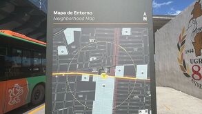 El metro de Monterrey instaló mapas bilingües en la Línea 1 por el Mundial, pero el cambio de nombre de la estación Fundidora a Arena Monterrey genera dudas.