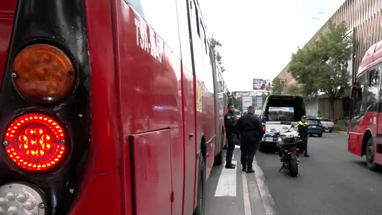 Una mujer de 81 años falleció luego de ser atropellada por una unidad de la Línea 2 del Metrobús en la colonia Escandón, alcaldía Miguel Hidalgo.