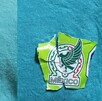 Niño se vuelve viral en redes sociales por hacer su jersey de la Selección Mexicana con recortes de bolsas de frituras.