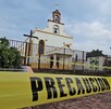 Exterior de la Parroquia de Nuestra Señora de Guadalupe en Tlajomulco acordonada por una cinta policiaca tras el robo de las limosnas y ofrendas