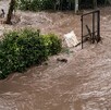 Río Zacamulpa se desborda en Huixquilucan tras fuertes lluvias.