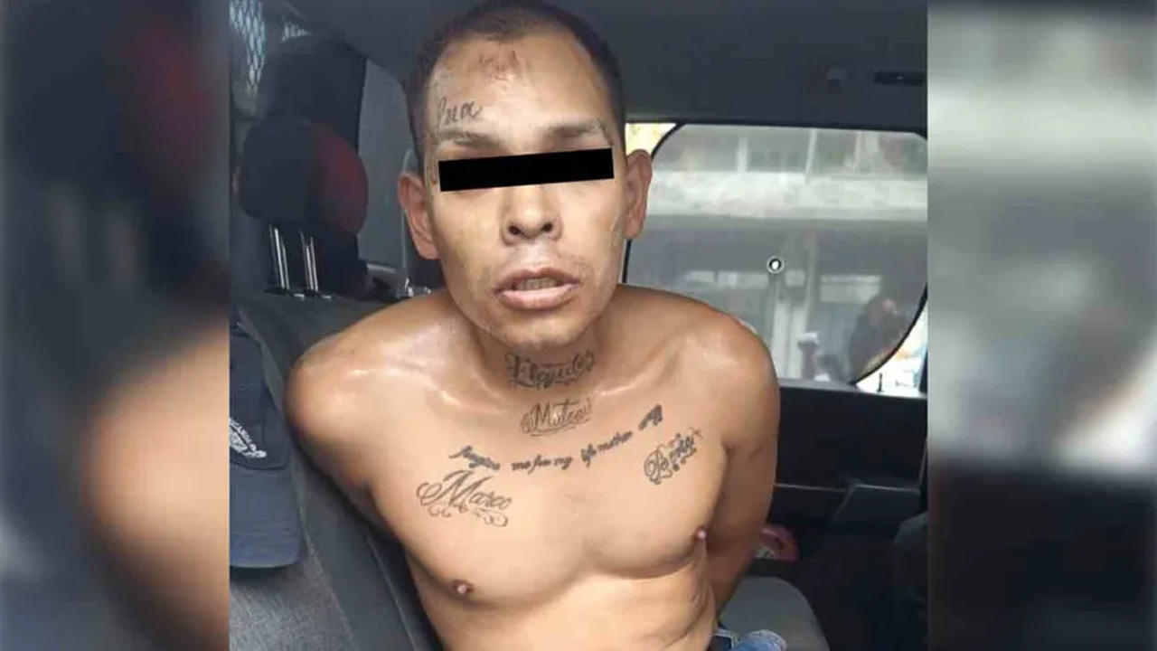 Justin Ali, de 26 años, fue detenido en Ecatepec por presuntamente rociar gasolina y prender fuego a su pareja dentro de una vivienda.