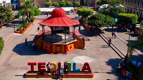 ¿Qué pasó en el Ayuntamiento de Tequila? La Fiscalía Anticorrupción revocó el fallo y suspendió a Génesis N. Descubre los delitos que enfrenta aquí.