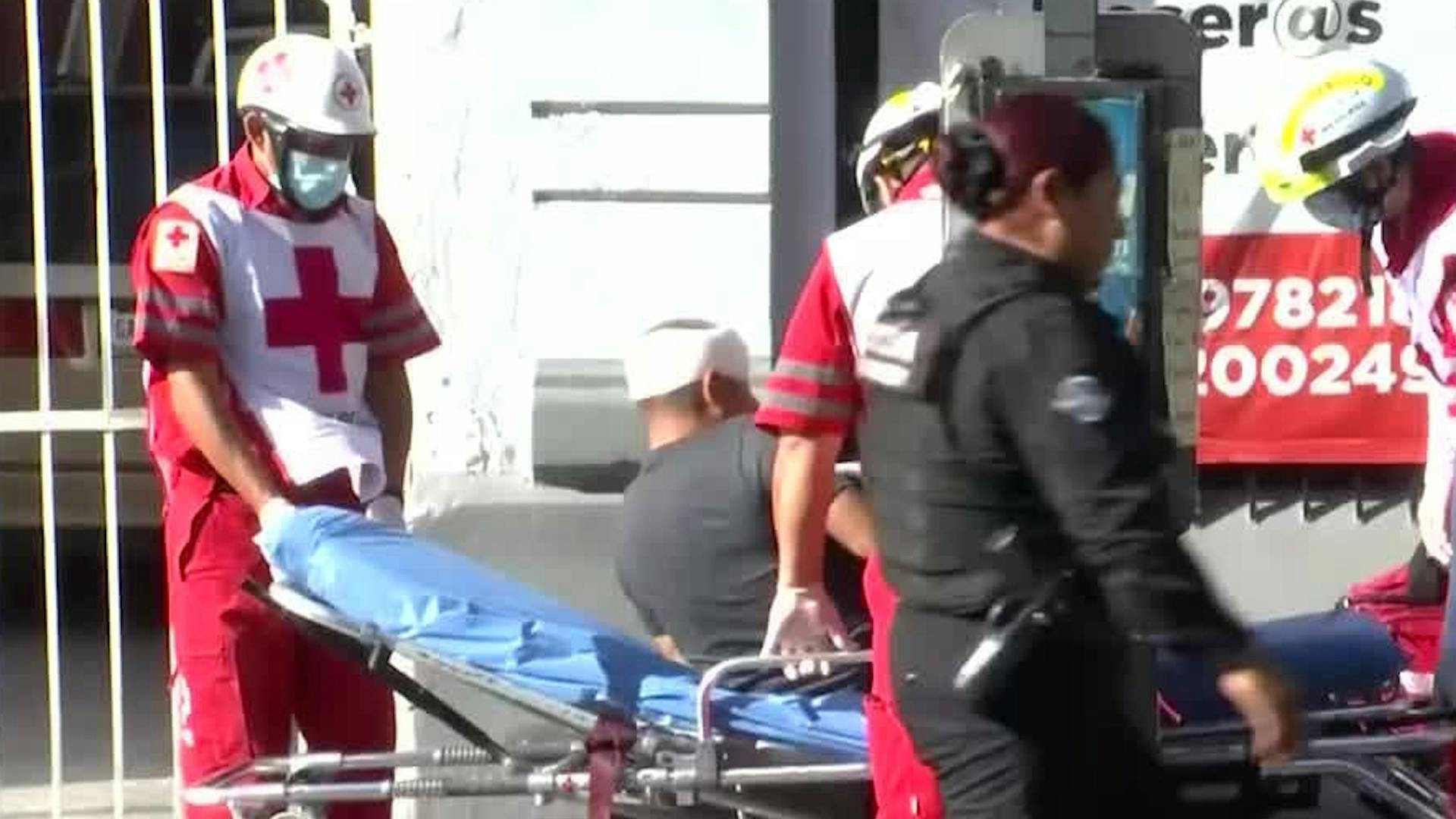 Salomón, 53 años, golpeado con barra de madera en Monterrey por disputa de agua. Sufrió 2 heridas en cabeza y luxación. Agresor prófugo.