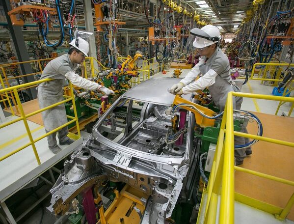 Empresarios destacan que la llegada de nueva producción automotriz podría reactivar empleos en Ramos Arizpe.