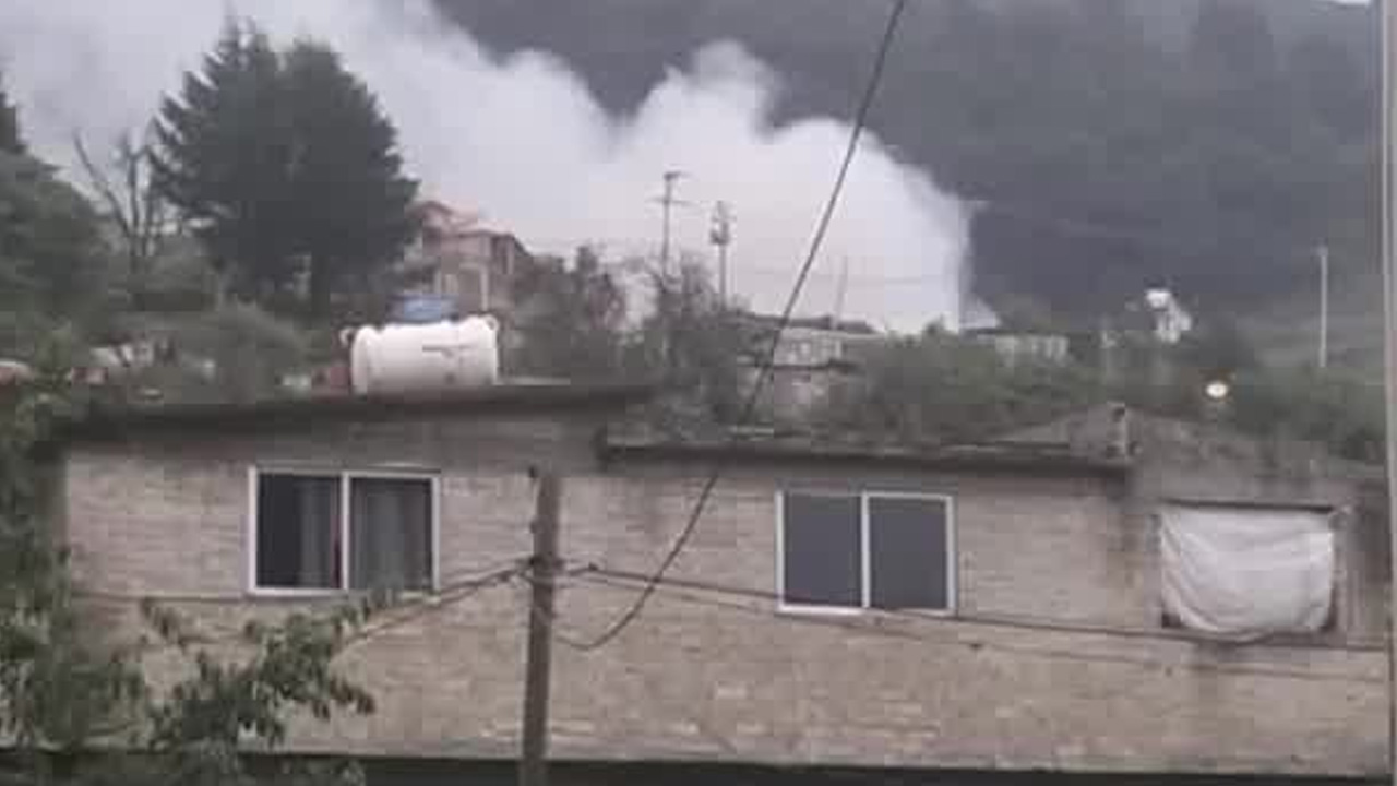 Dos personas murieron tras la explosión de un taller clandestino de pirotecnia en la comunidad de Santa Cruz Ayotuxco, en Huixquilucan.