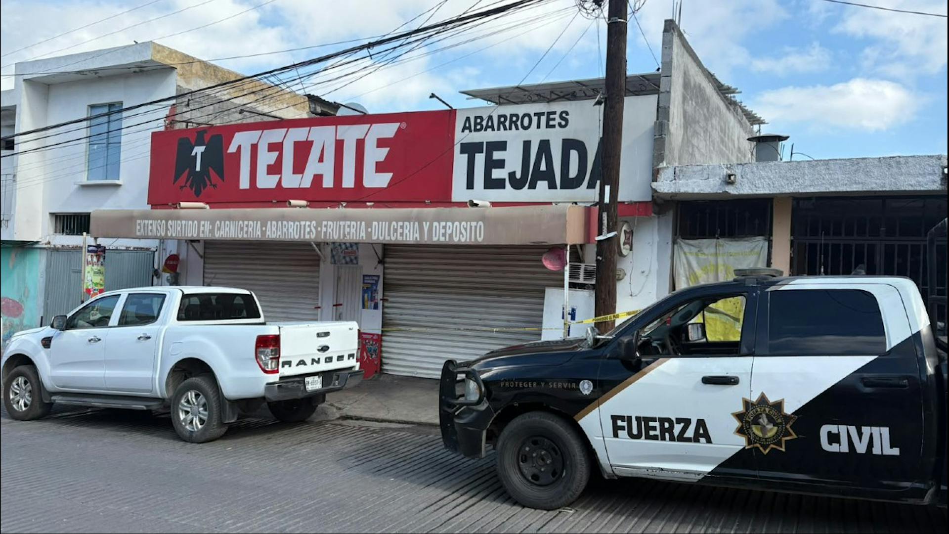 Monterrey: padre mata a 2 asaltantes en tienda, pero su hijo José de 32 años muere en enfrentamiento. Don Juan detenido mientras vecinos exigen libertad.