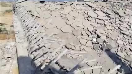 Según informes, dos depósitos de agua en la ciudad costera de Sirik sufrieron graves daños el miércoles.