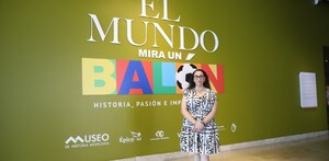El recorrido reúne camisetas, balones, publicaciones, fotografías y diversos objetos