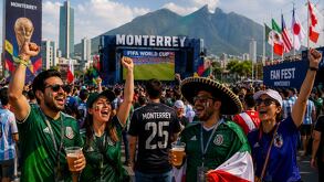 Aficionados disfrutando del Mundial en Monterrey.