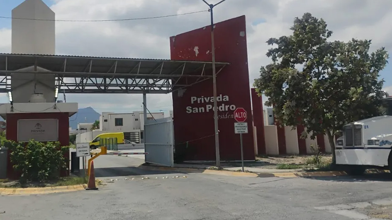 Cirilo Rivera Amaya, trabajador de una empresa cercana, fue encontrado sin vida y en avanzado estado de descomposición dentro de su casa en Santa Catarina.