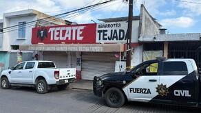 Movilización afuera de tienda de abarrotes en Monterrey