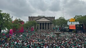 Afición mexicana en el Fan Fest instalada en el centro de Guadalajara por el Mundial 2026