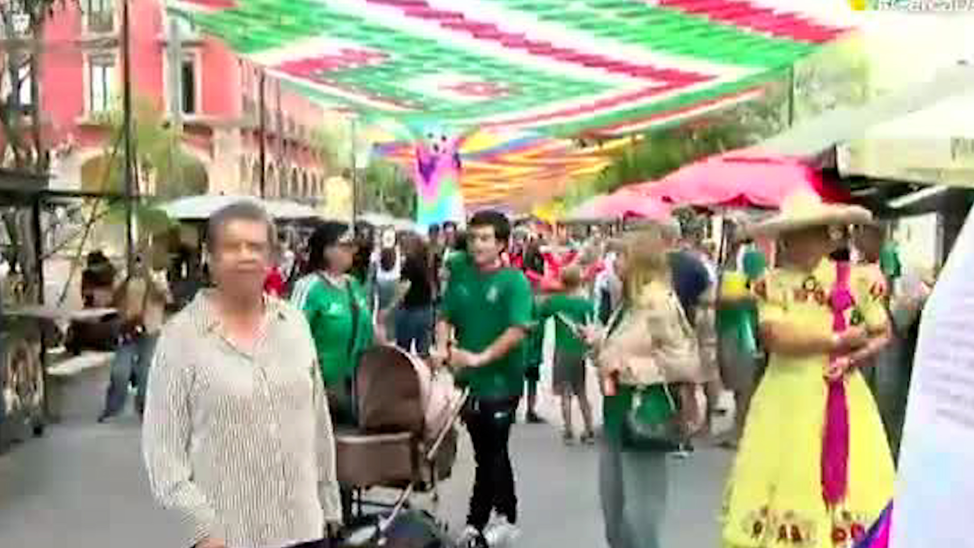 Majo Camarena reporta desde Zapopan: miles de aficionados crean su propio Mundial en Plaza de las Américas. Celebran mexicanamente sin estar en el estadio.