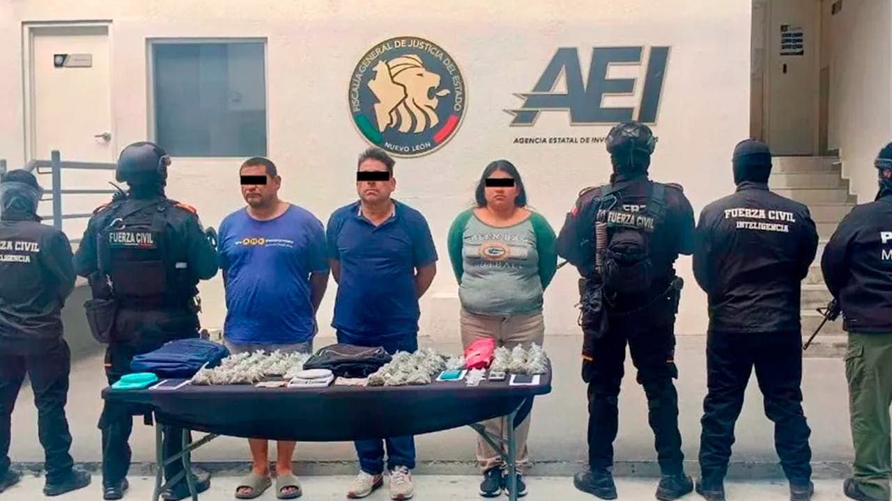 Dos hombres señalados por el robo de más de un millón de pesos a una joyería en Guadalupe fueron detenidos junto a una mujer.