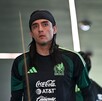 Carlos Acevedo atajando en un entrenamiento de la Selección Mexicana.