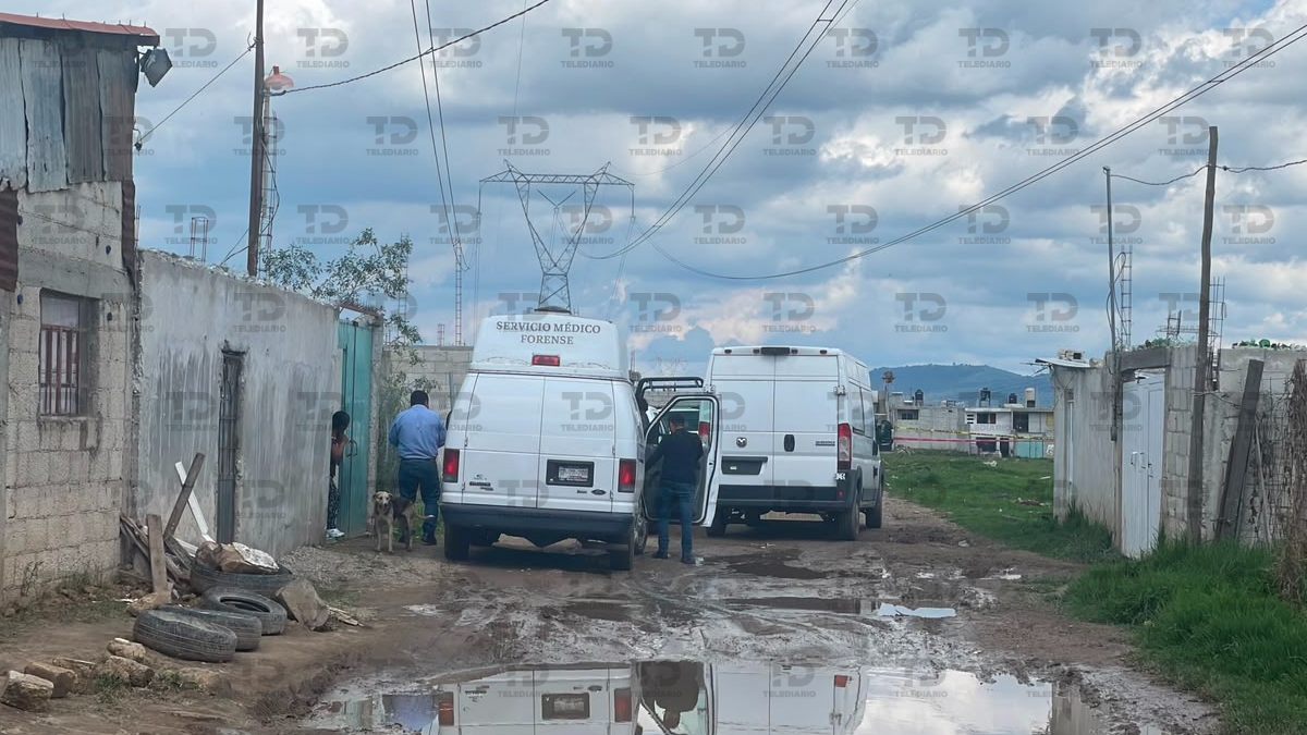 Camionetas del Servicio Médico Forense en Puebla.