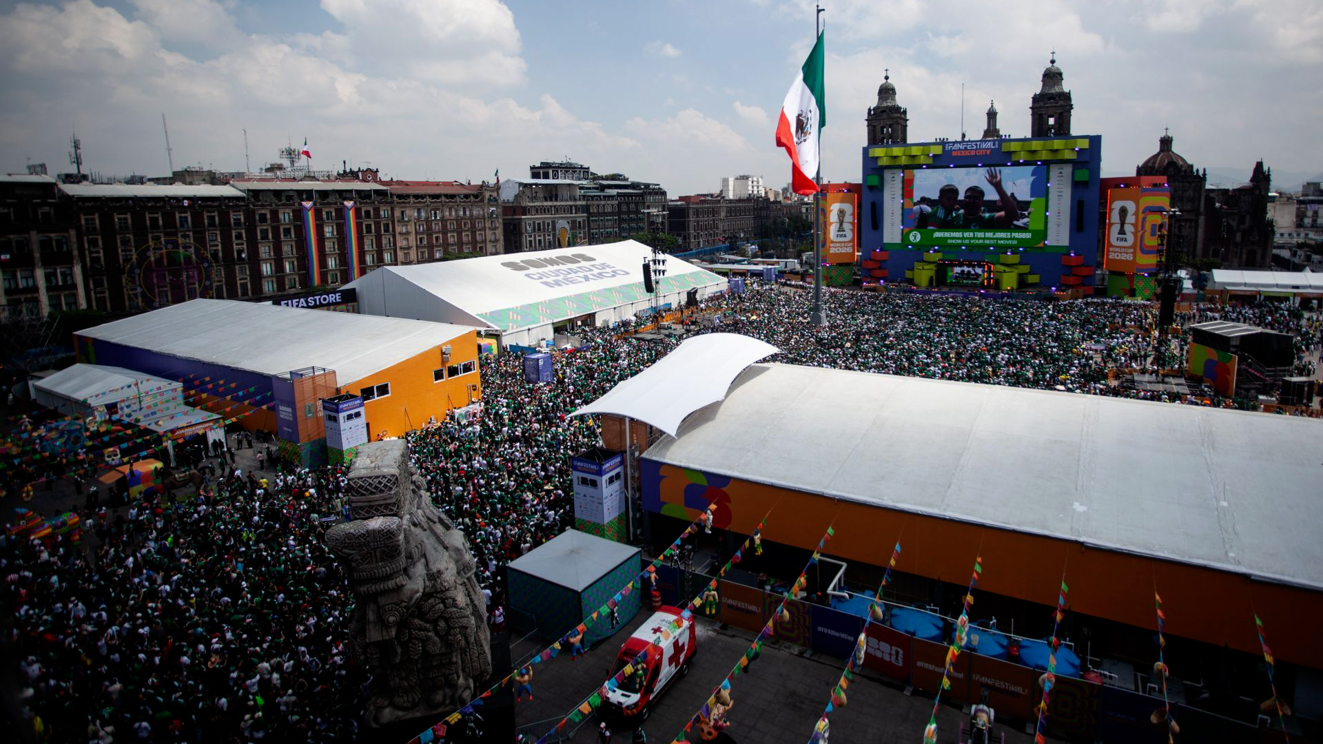 Caos en FIFA Fan Festival: 62,000 personas generaron colapso con empujones, niños extraviados y adultos mayores lesionados en el Zócalo.