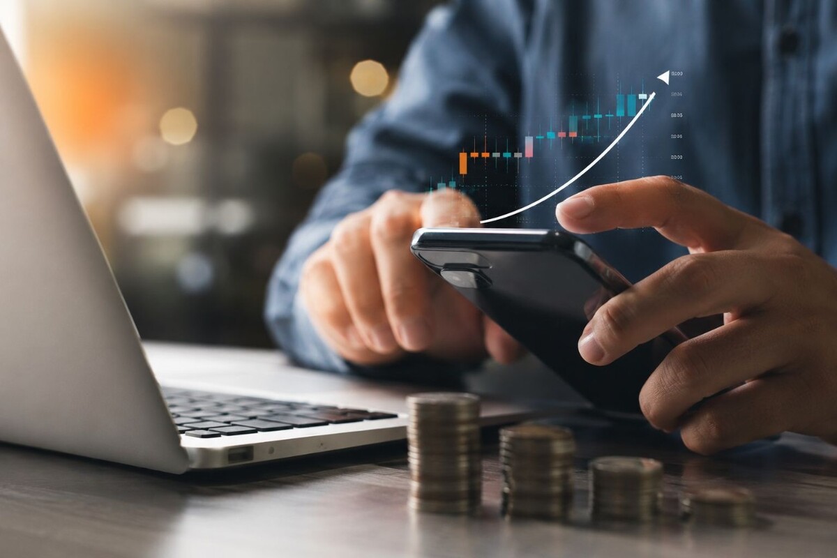 Ejemplo de jóvenes promoviendo la economía en México.