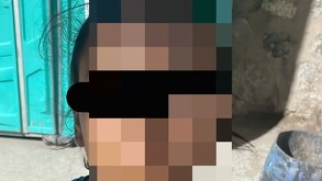 Cara de mujer completamente censurada