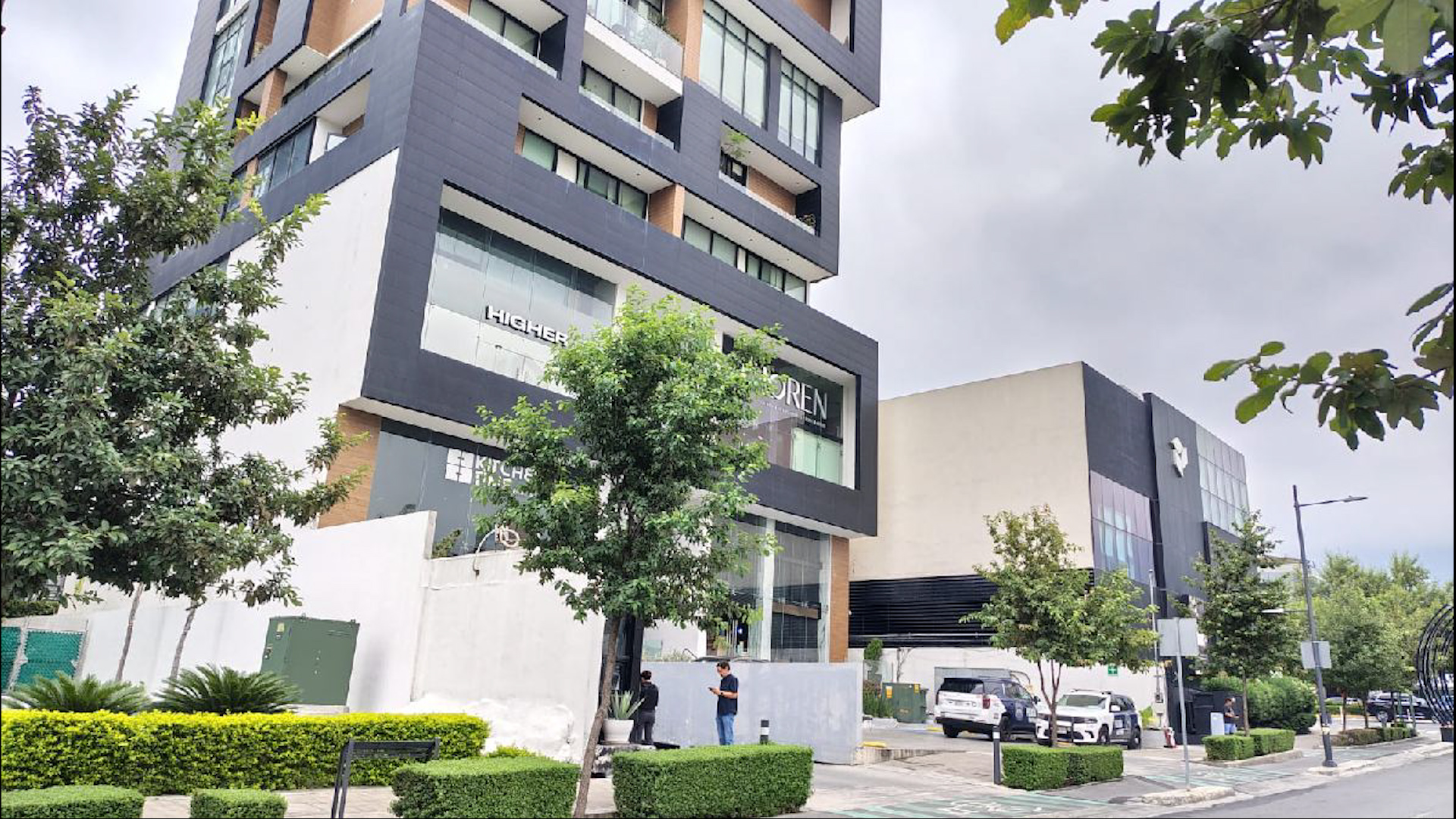 Robo de 100 mil pesos en consultorio de San Pedro Garza García. Agustín Martínez reporta asalto en zona comercial con nula vigilancia policial.