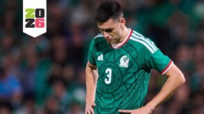 Cesar Montes con la Slección mexicana
