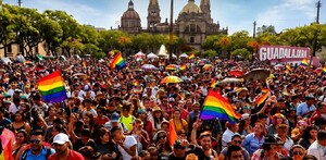 Comunidad LGBT en Plaza Liberación en Guadalajara