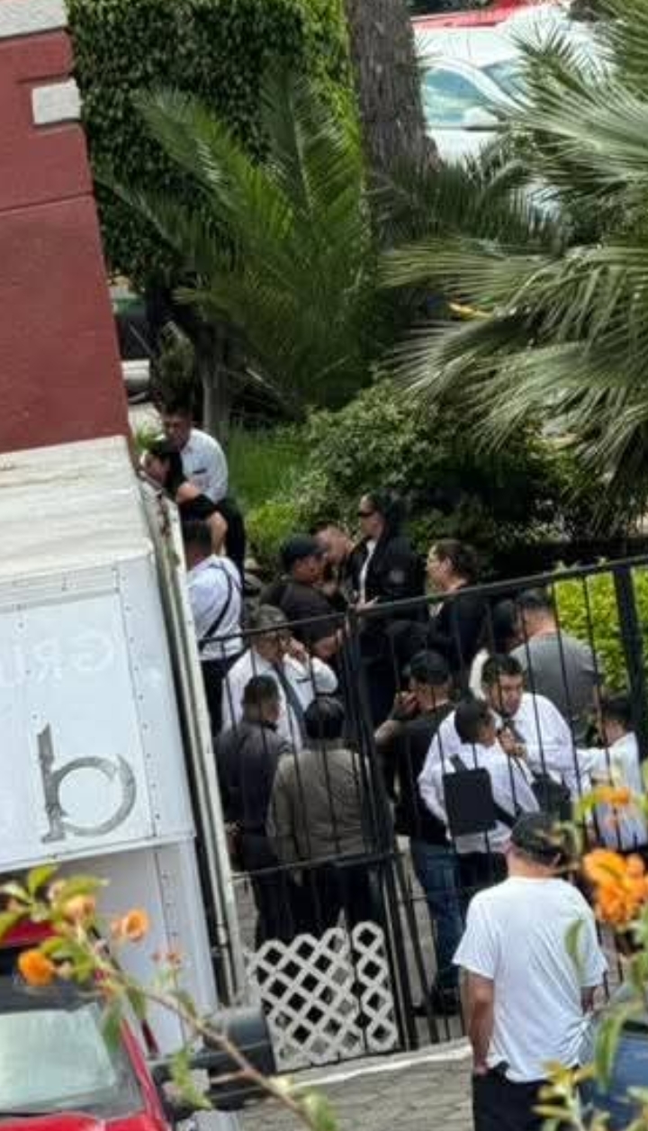 Policías van a un fraccionamiento en Cuautitlán Izcalli.