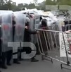 Conflicto entre policías y manifestantes afuera del Estadio de la Ciudad de México